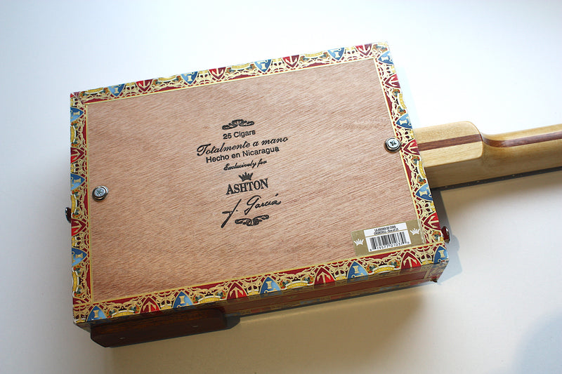 Aroma De Cuba - Humbucker - 3 string cigar box guitar