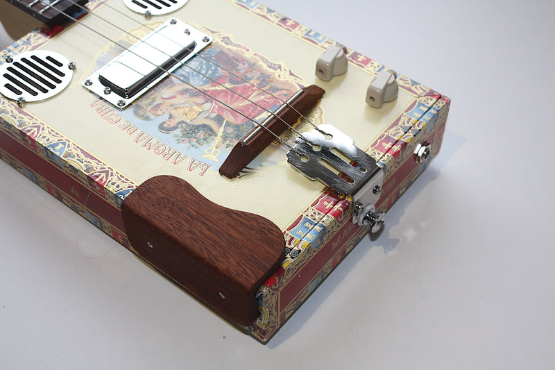 Aroma De Cuba - Humbucker - 3 string cigar box guitar