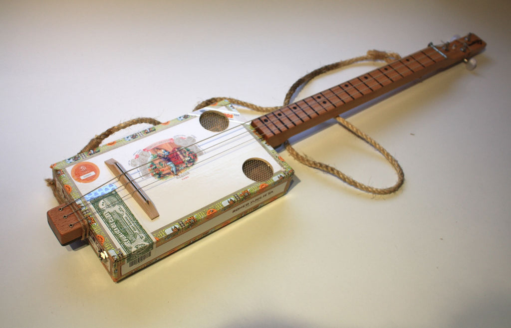 Romeo & Julieta - Fretless - 3 String Cigar Box Guitar