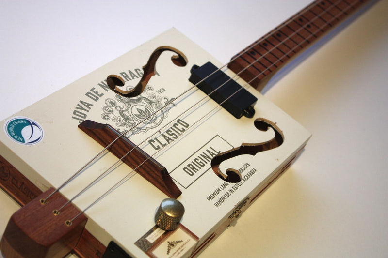 Joya Clasico Fretless - 3 string cigar box guitar