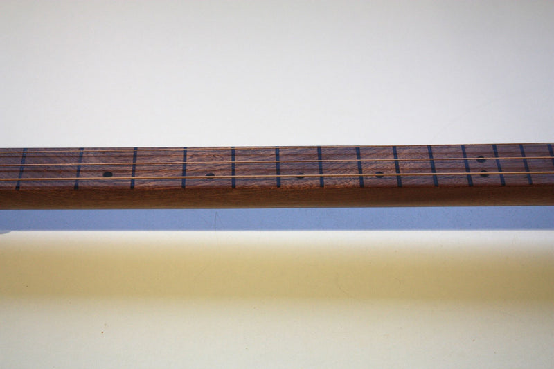 Montecristo - Fretless - 3 string cigar box guitar