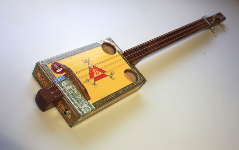 Montecristo - Fretless - 3 string cigar box guitar