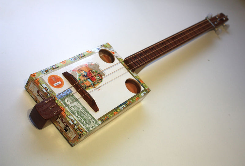 Romeo & Julieta - Fretless - 3 String Cigar Box Guitar