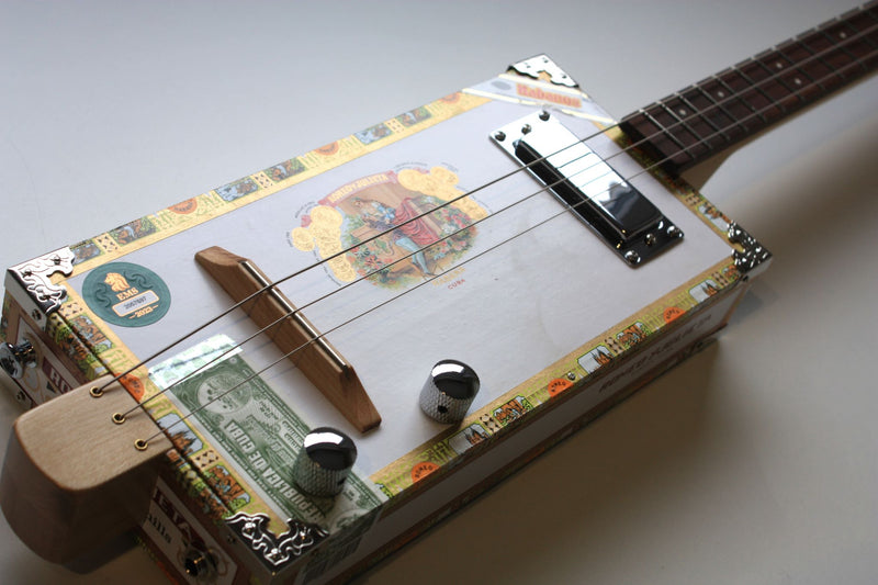 Romeo & Julieta - Humbucker - 3 String Cigar Box Guitar