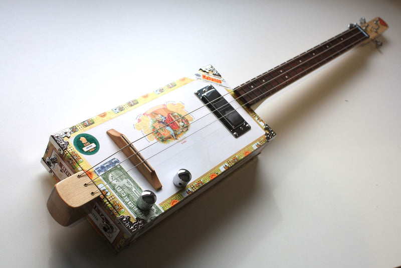 Romeo & Julieta - Humbucker - 3 String Cigar Box Guitar