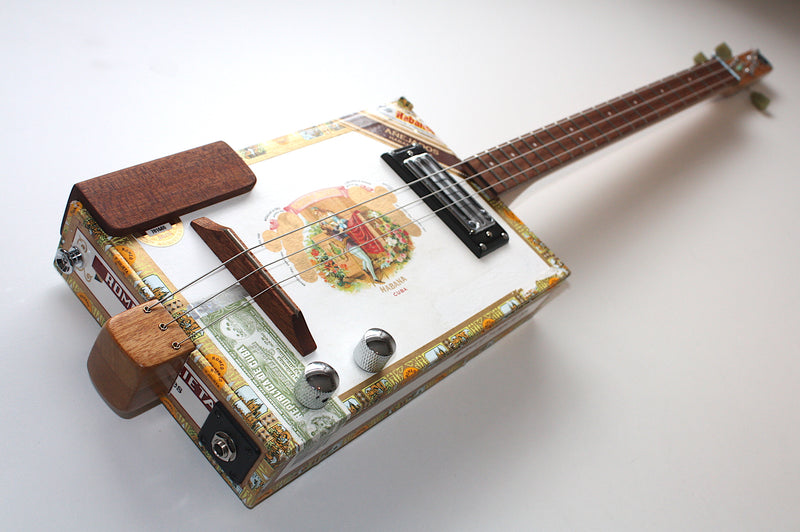 Romeo & Julieta humbucker - 3 String Cigar Box Guitar