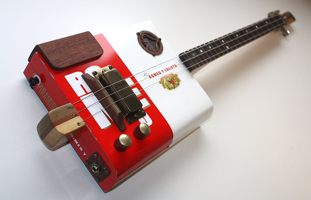 Romeo & Julieta - humbucker pickup - 3 String Cigar Box Guitar