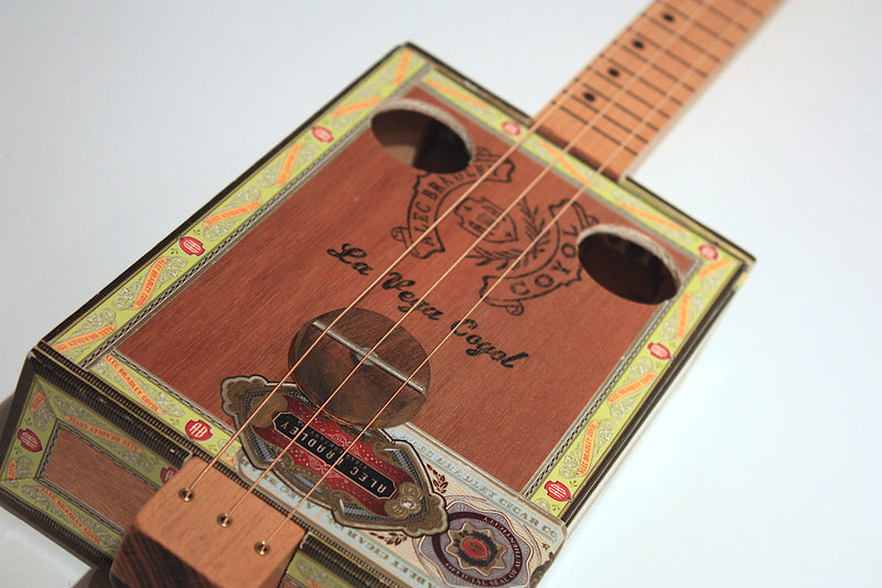 Coyol - Fretless - 3 String Cigar Box Guitar