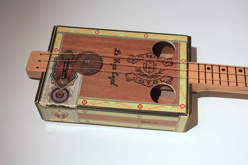 Coyol - Fretless - 3 String Cigar Box Guitar