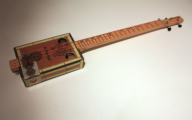 Coyol - Fretless - 3 String Cigar Box Guitar