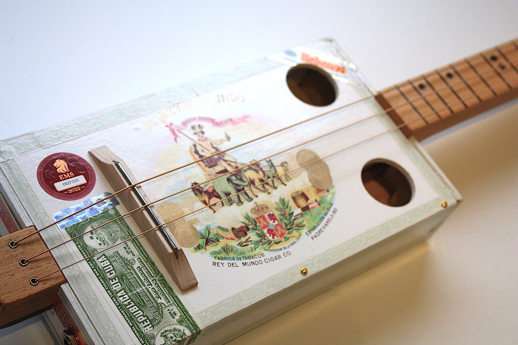 El Rey Del Mundo - fretless 3 String Cigar Box Guitar