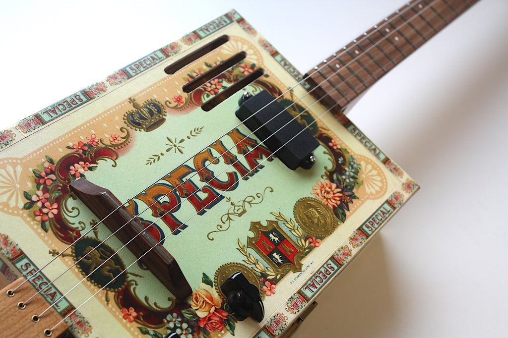 Special compact pickup - 4 String Cigar Box Guitar